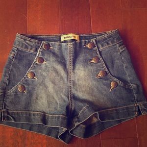 Sailor style shorts with detailed buttons